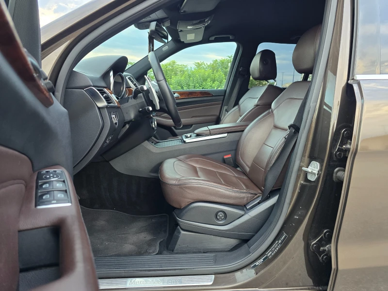 Mercedes-Benz ML * AMG Edition * Key less GO * Distronic * Camera *, снимка 9 - Автомобили и джипове - 52281472