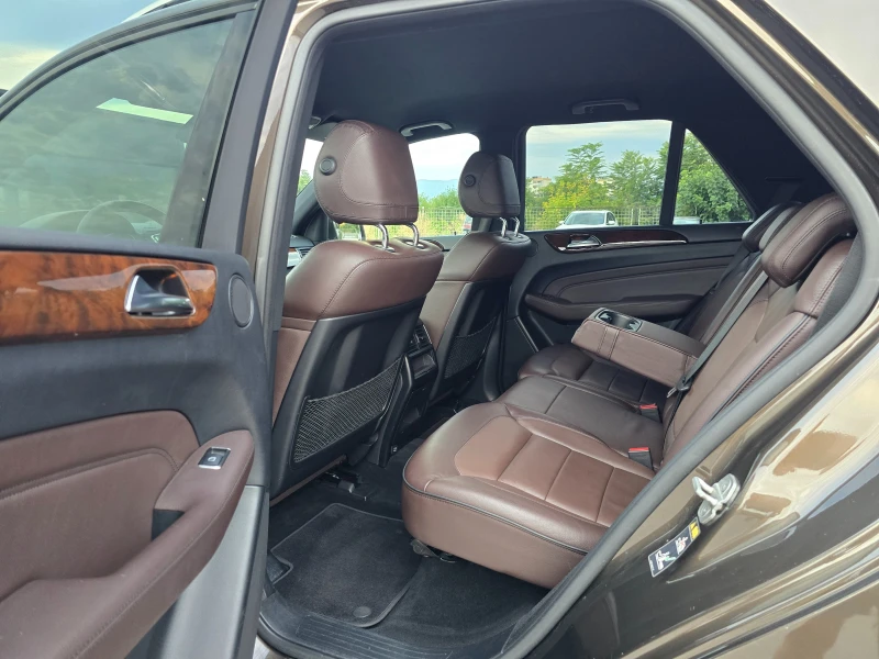 Mercedes-Benz ML * AMG Edition * Key less GO * Distronic * Camera *, снимка 12 - Автомобили и джипове - 52281472