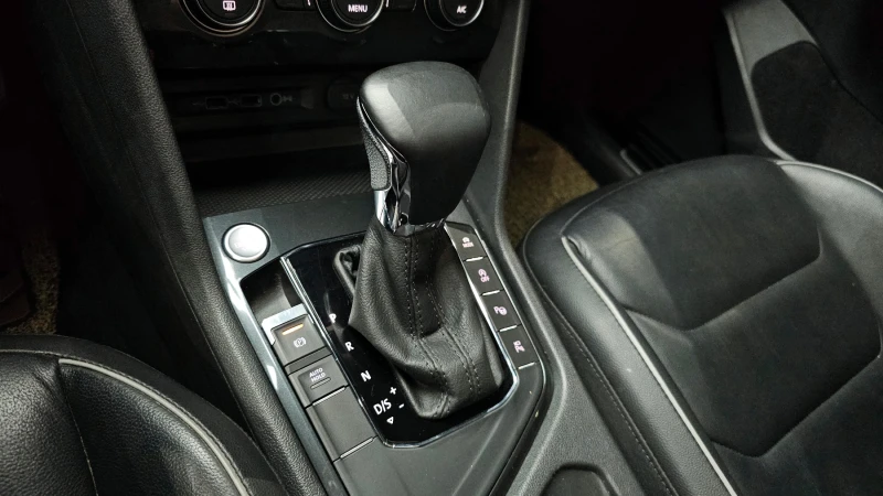 VW Tiguan 2.0TDI PRESTIGE , снимка 8 - Автомобили и джипове - 52535925