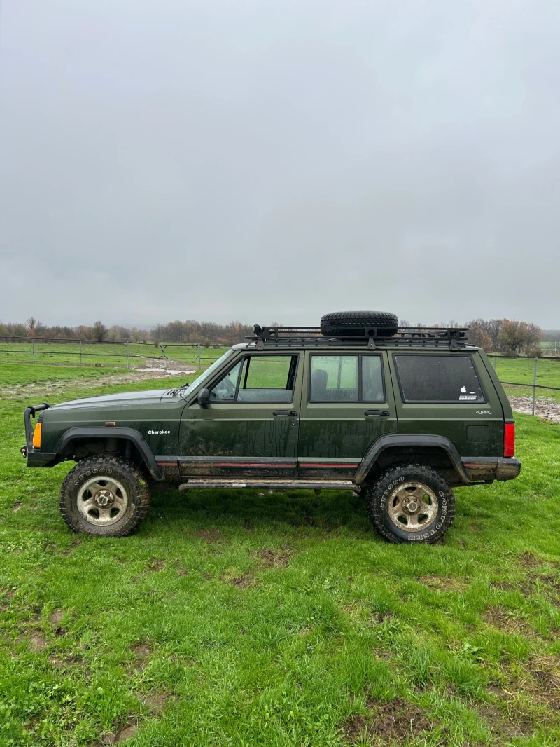 Jeep Cherokee, снимка 2 - Автомобили и джипове - 52584010