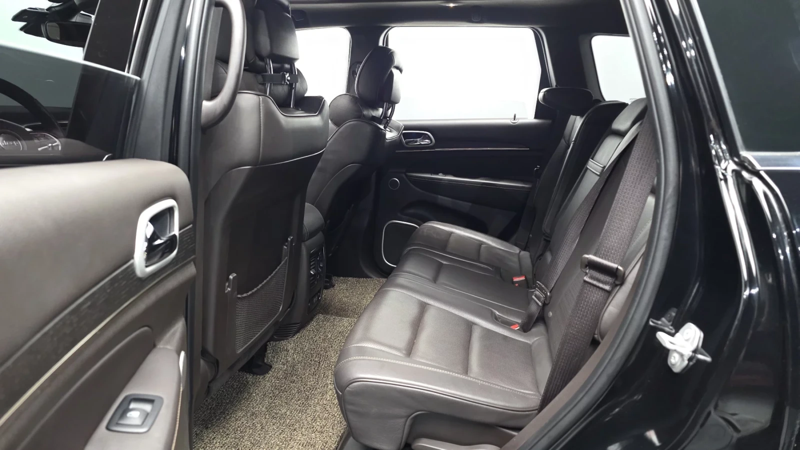 Jeep Grand cherokee SUMMIT / DISTRONIC / HARMAN / ОБДУХ / ПОДГРЕВИ , снимка 15 - Автомобили и джипове - 54060516