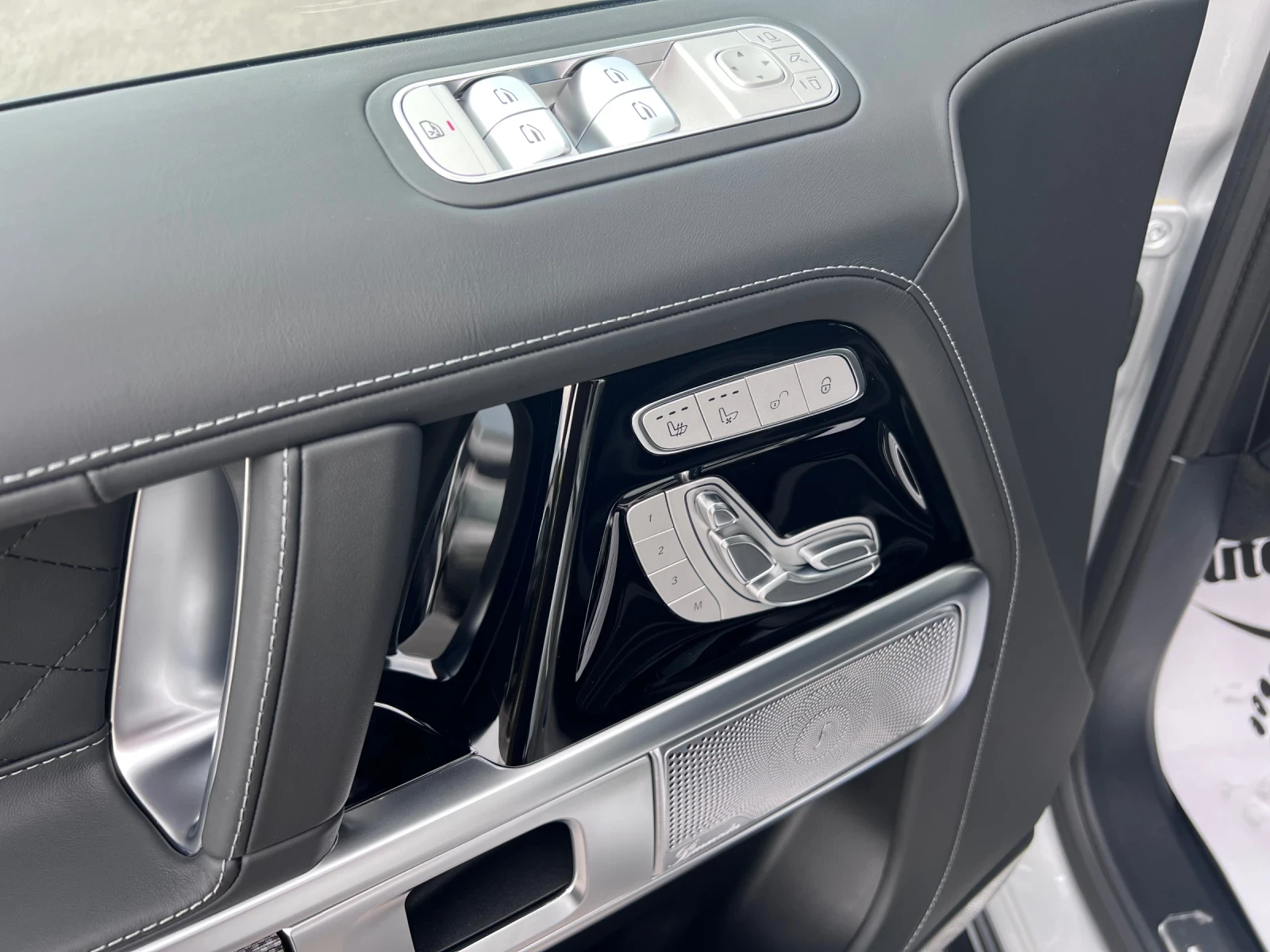 Mercedes-Benz G 63 AMG AMG RIDE CONTROL/NIGHT PACK, снимка 8 - Автомобили и джипове - 54354932