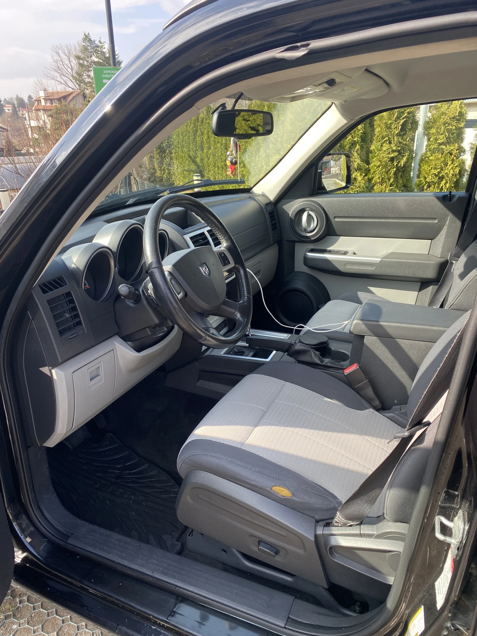 Dodge Nitro, снимка 6 - Автомобили и джипове - 55293826