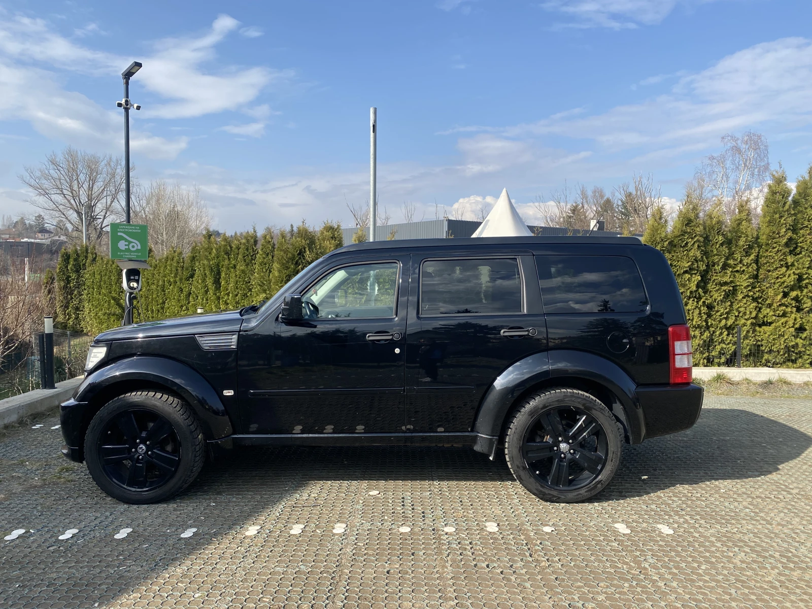 Dodge Nitro, снимка 2 - Автомобили и джипове - 55293826