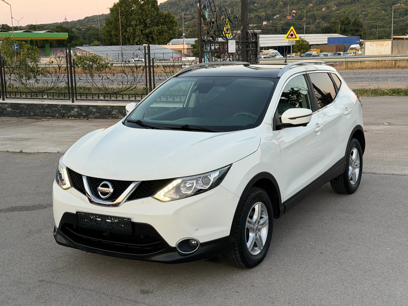 Nissan Qashqai 1.2i TURBO ПАНОРАМА ИТАЛИЯ