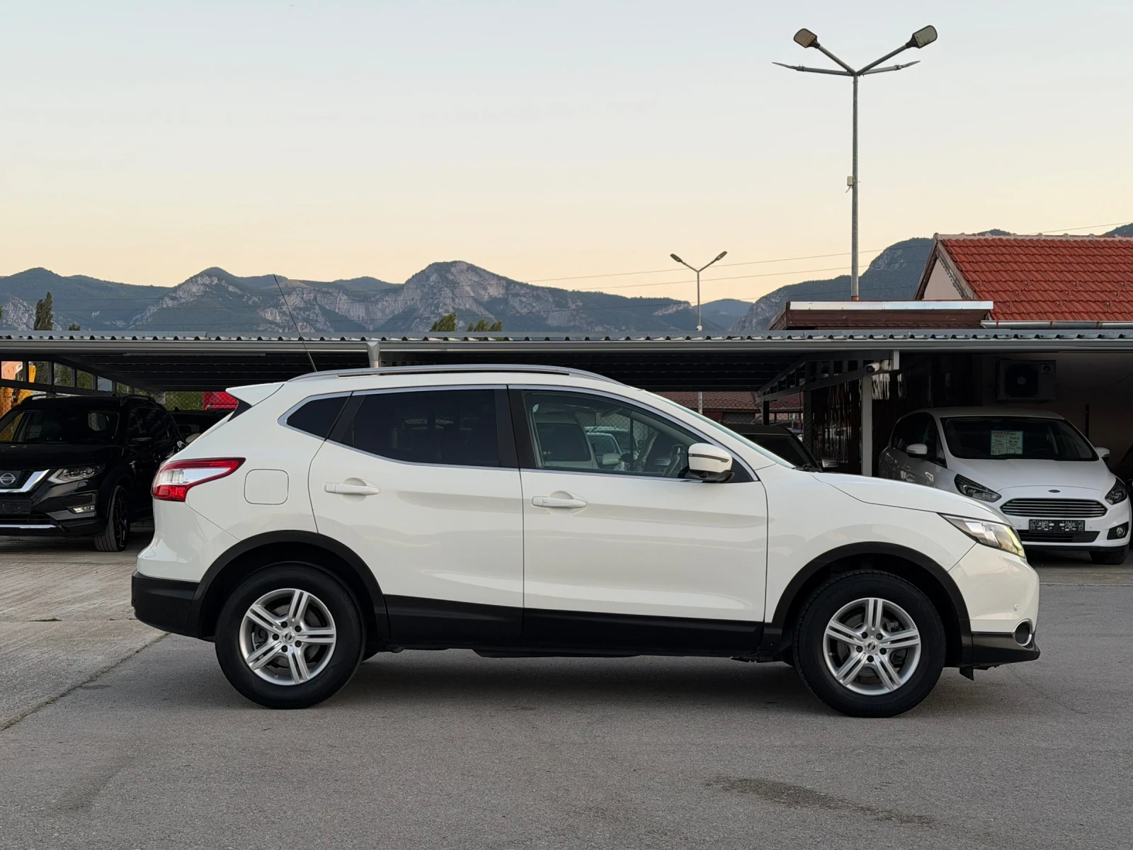 Nissan Qashqai 1.2i TURBO ПАНОРАМА ИТАЛИЯ, снимка 5 - Автомобили и джипове - 55486127