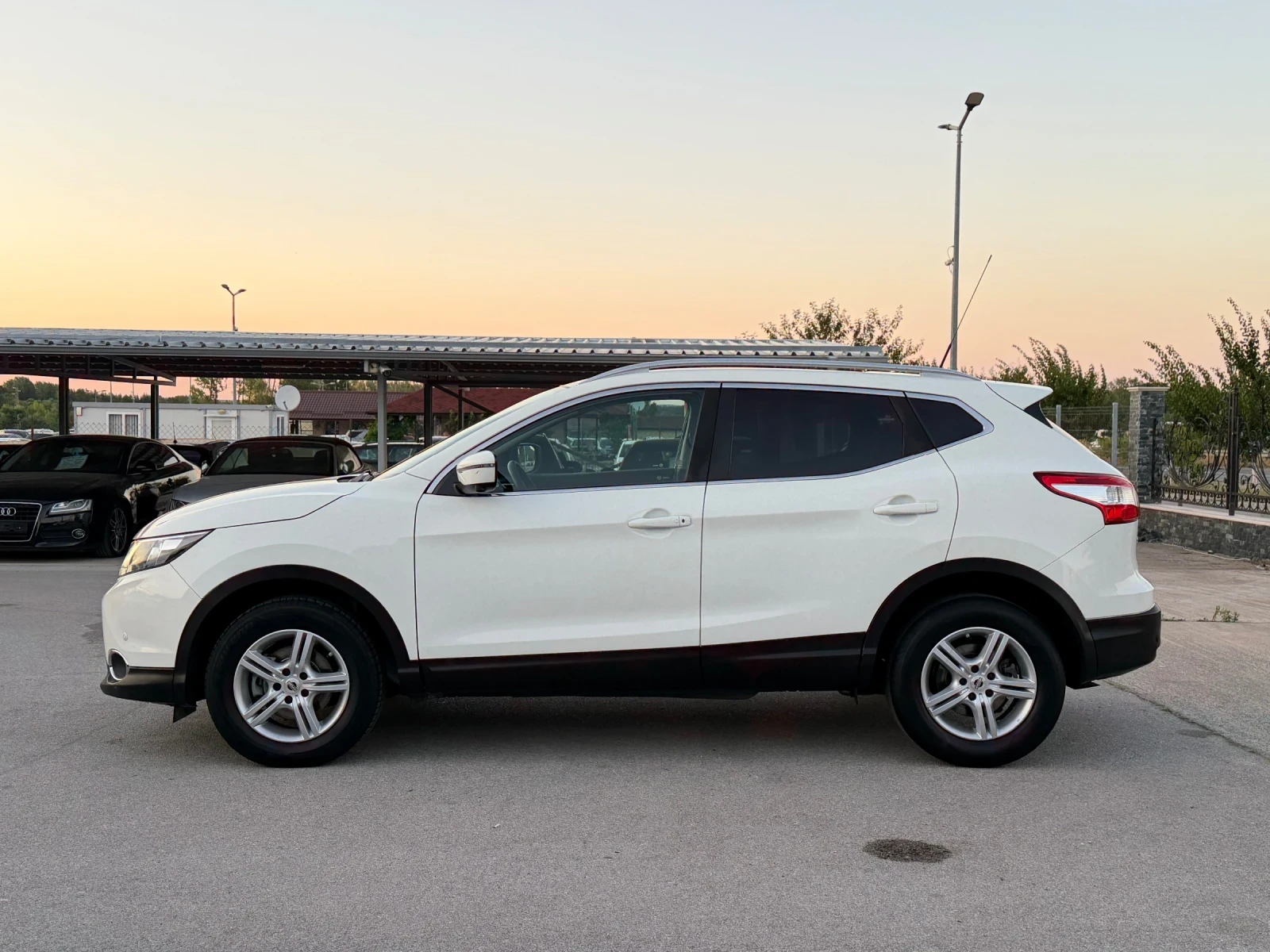 Nissan Qashqai 1.2i TURBO ПАНОРАМА ИТАЛИЯ, снимка 2 - Автомобили и джипове - 55486127
