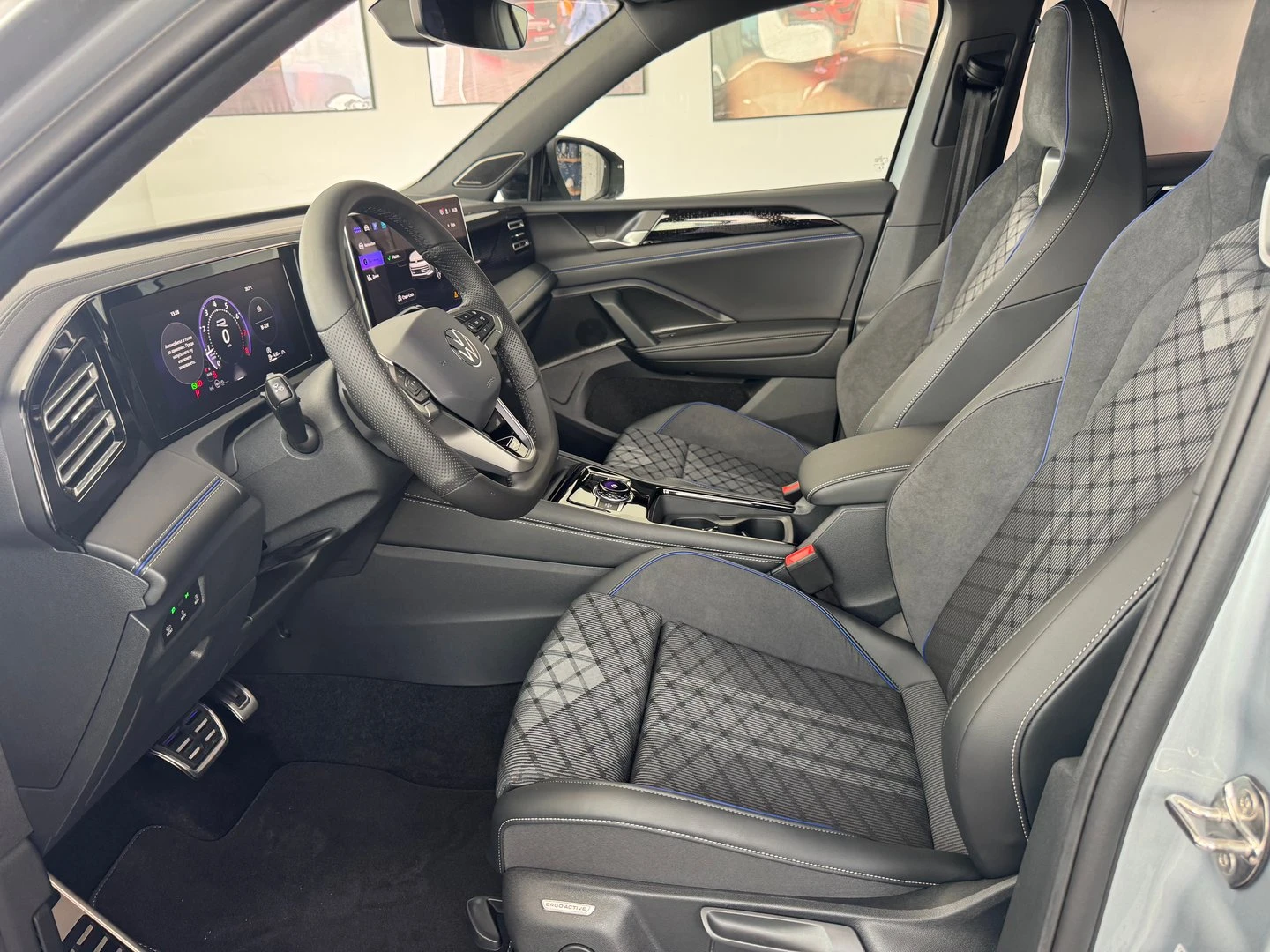 VW Tiguan, снимка 13 - Автомобили и джипове - 56420620