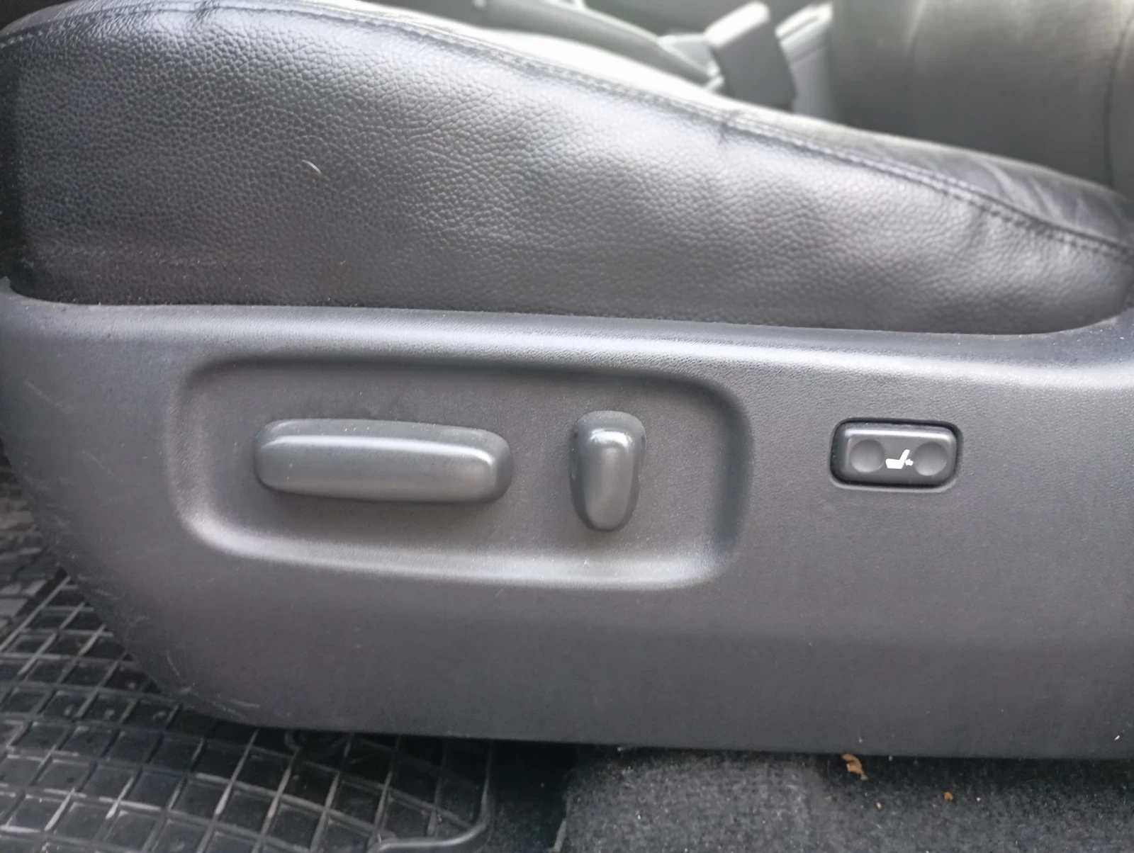Toyota Rav4 2.2D, 177кс., снимка 13 - Автомобили и джипове - 56585447