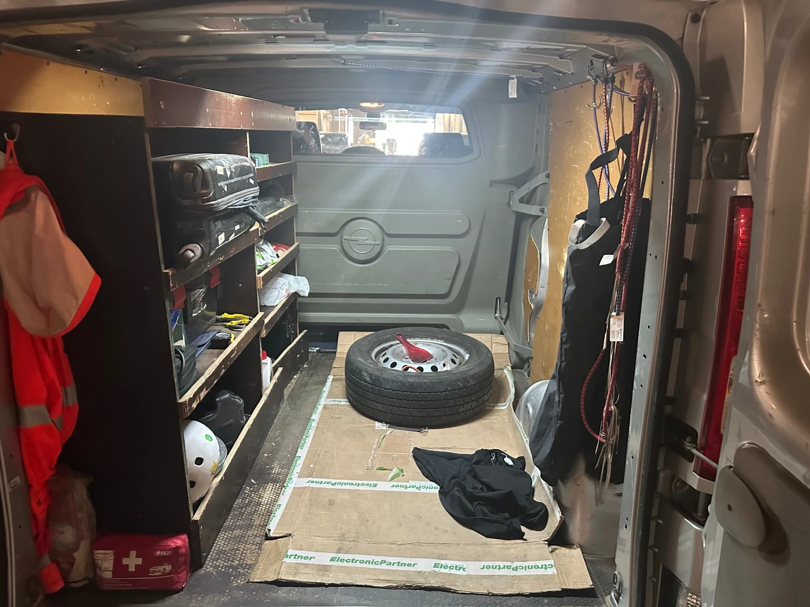 Opel Vivaro 2.0 Двойна кабина, снимка 11 - Бусове и автобуси - 55011494