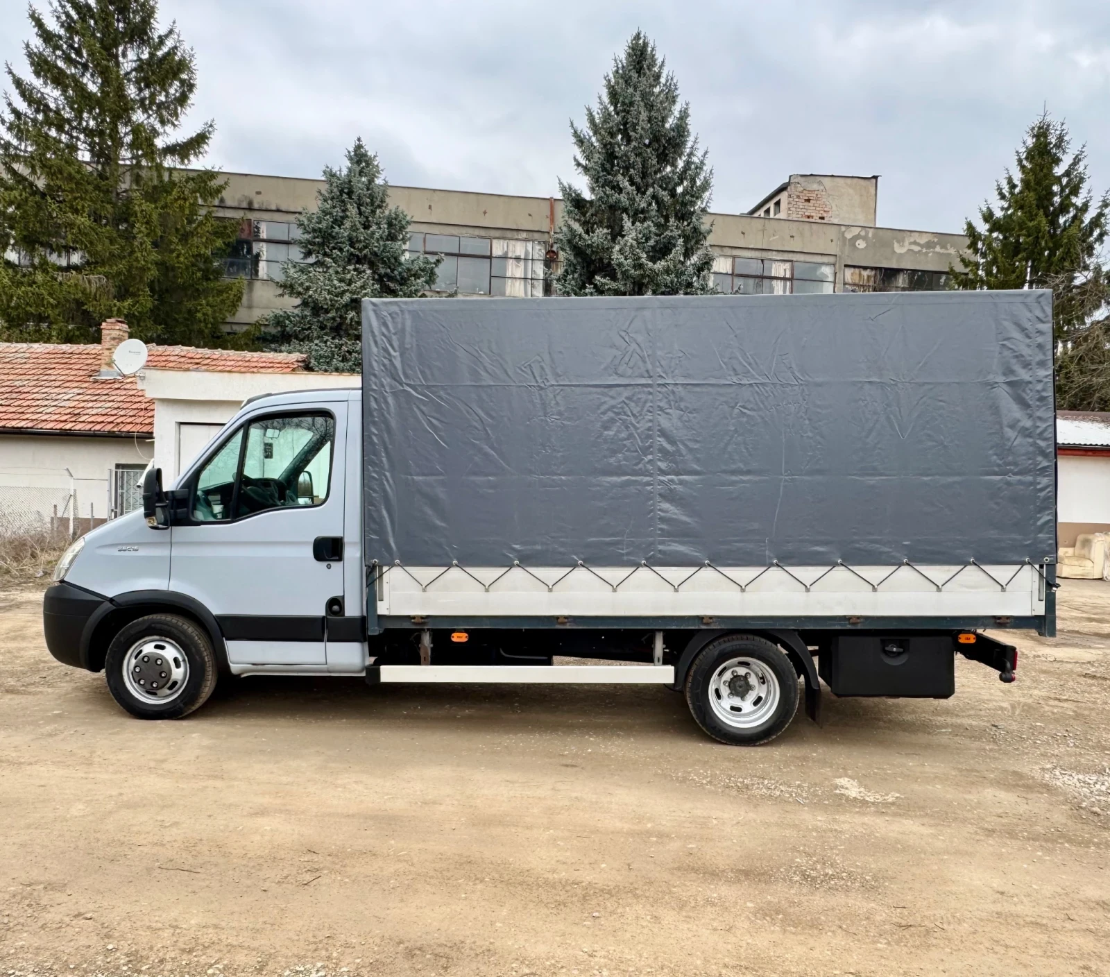 Iveco Daily 3.0* 170 000хил.км* БОРДОВИ+ БРЕЗЕНТ* БЛОКАЖ, снимка 4 - Бусове и автобуси - 55637124