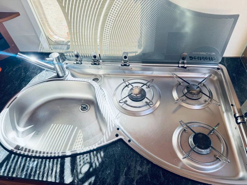 Каравана Dethleffs  EN3 540 Внос от Швейцария , снимка 16 - Каравани и кемпери - 51761368