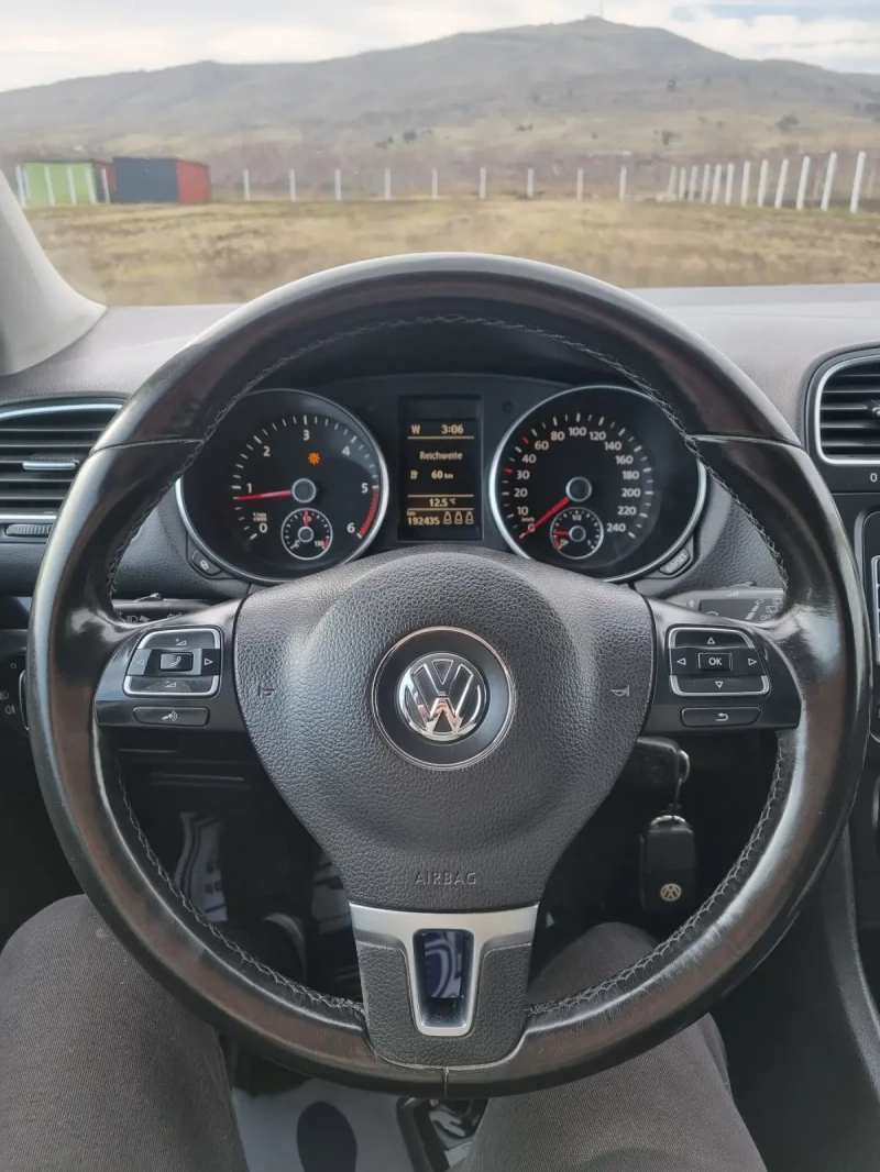 VW Golf 2.0tdi 140к.с Highline кожа, нави, 6ск, снимка 17 - Автомобили и джипове - 48628614