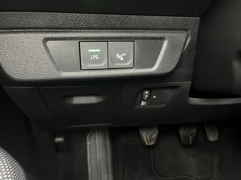 Dacia Sandero 1.0 бензин/фабрична газ 101 к.с. 6 скорости, снимка 17 - Автомобили и джипове - 52187470