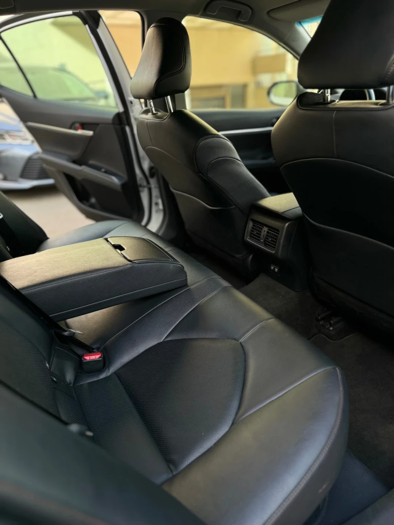 Toyota Camry, снимка 11 - Автомобили и джипове - 52646062