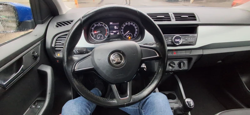 Skoda Fabia 1.0 MPI, снимка 7 - Автомобили и джипове - 52535038