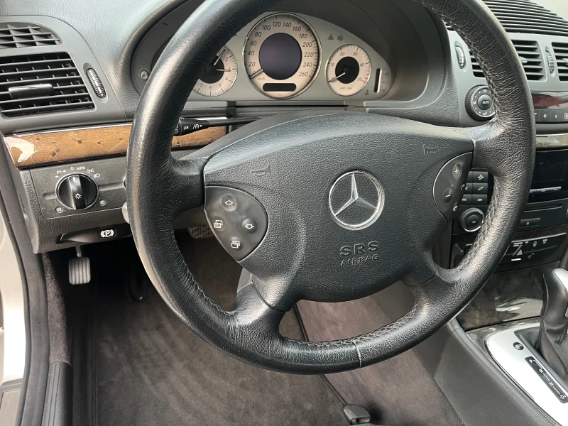 Mercedes-Benz E 320, снимка 8 - Автомобили и джипове - 52974375