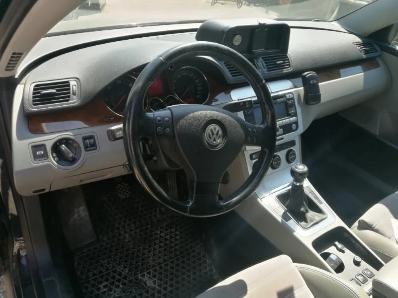 VW Passat 2.0 TDI 140 к.с. 4x4 На части, снимка 7 - Автомобили и джипове - 48405401