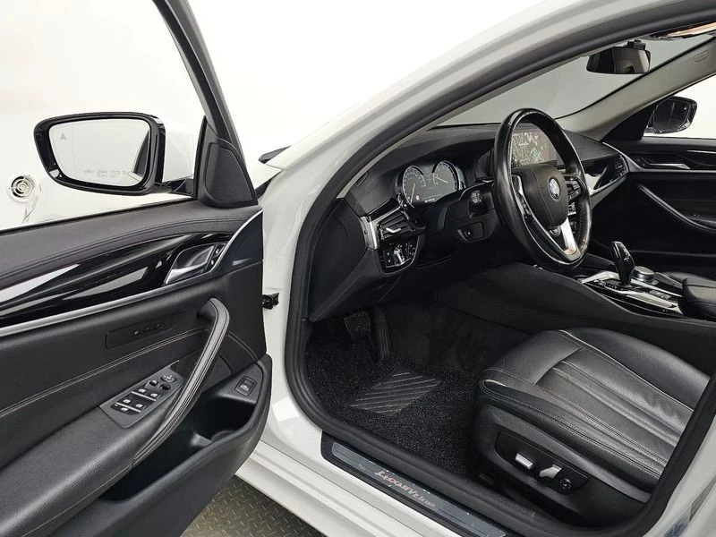 BMW 520 520i Luxury| 184к.с.| ВКЛ.ТЕХНОТЕСТ, снимка 9 - Автомобили и джипове - 55264959