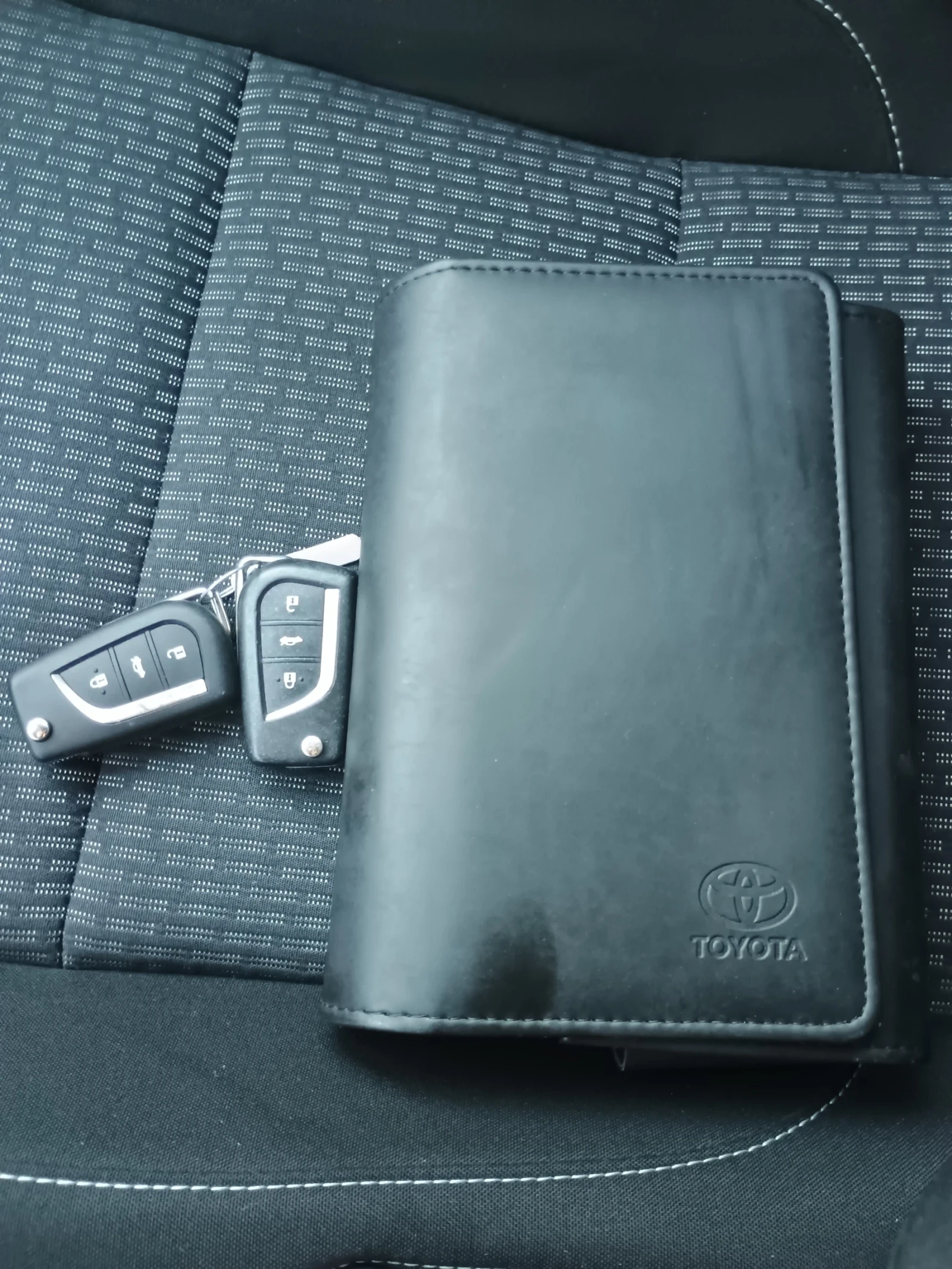 Toyota Auris 2.0D 126  | Mobile.bg   13