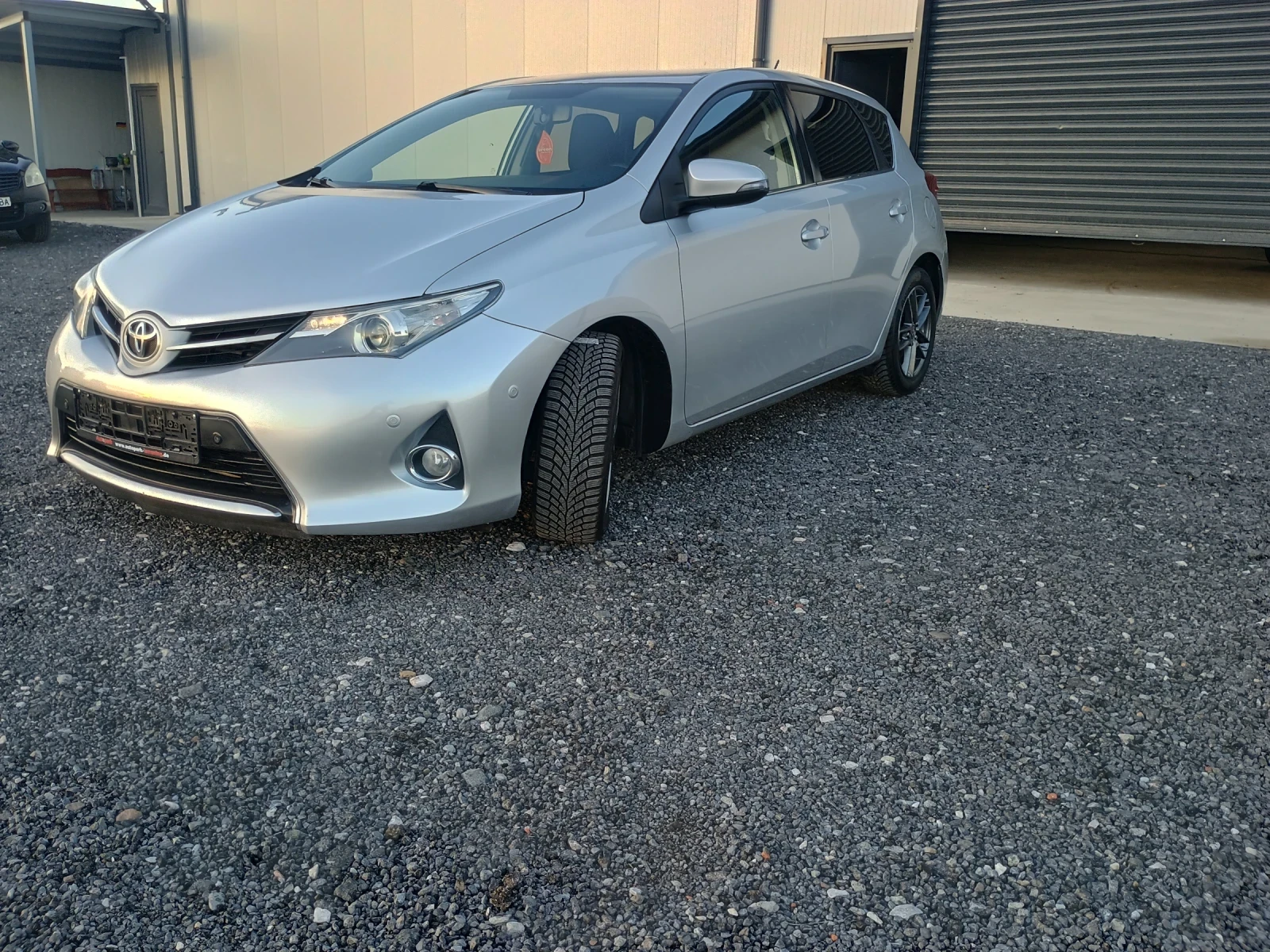 Toyota Auris 2.0D 126 кс - изображение 3