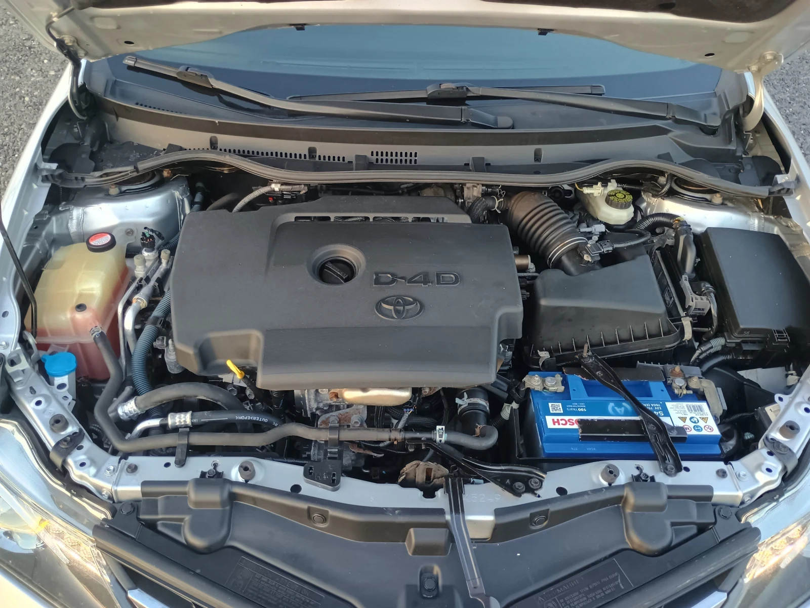 Toyota Auris 2.0D 126 кс - изображение 10