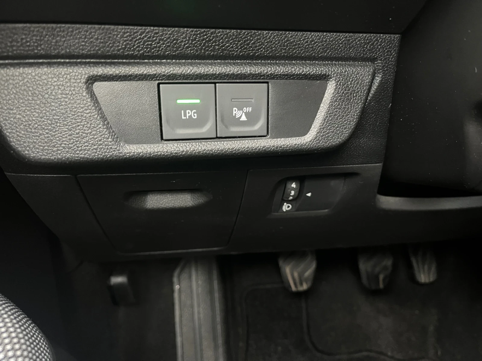 Dacia Sandero 1.0 /  101 .. 6  | Mobile.bg   17