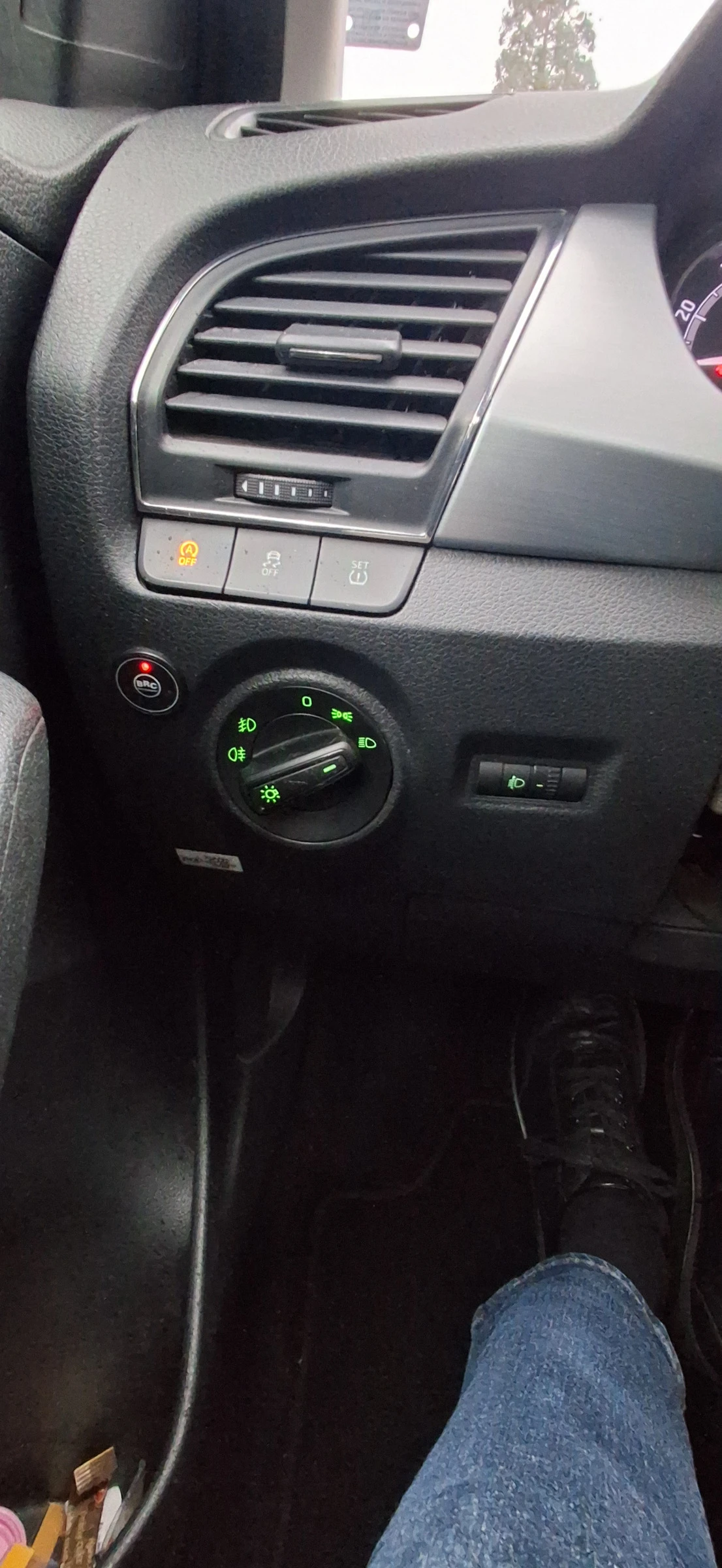 Skoda Fabia 1.0 MPI - изображение 8