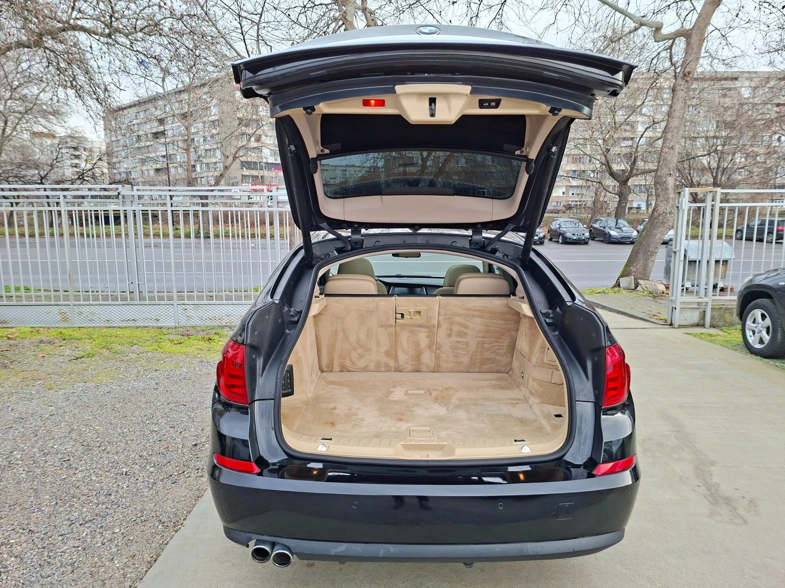 BMW 5 Gran Turismo, снимка 16 - Автомобили и джипове - 53744070