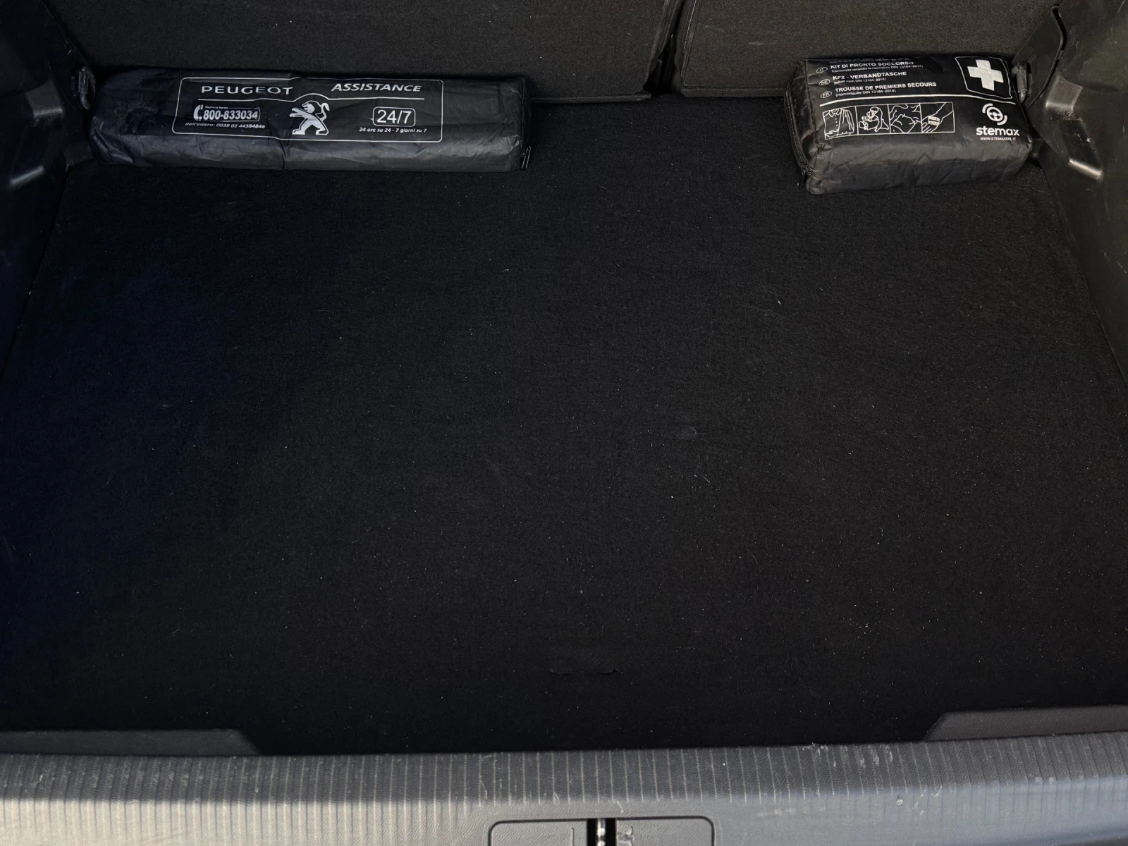 Peugeot 2008 EURO 6D, снимка 16 - Автомобили и джипове - 54152189