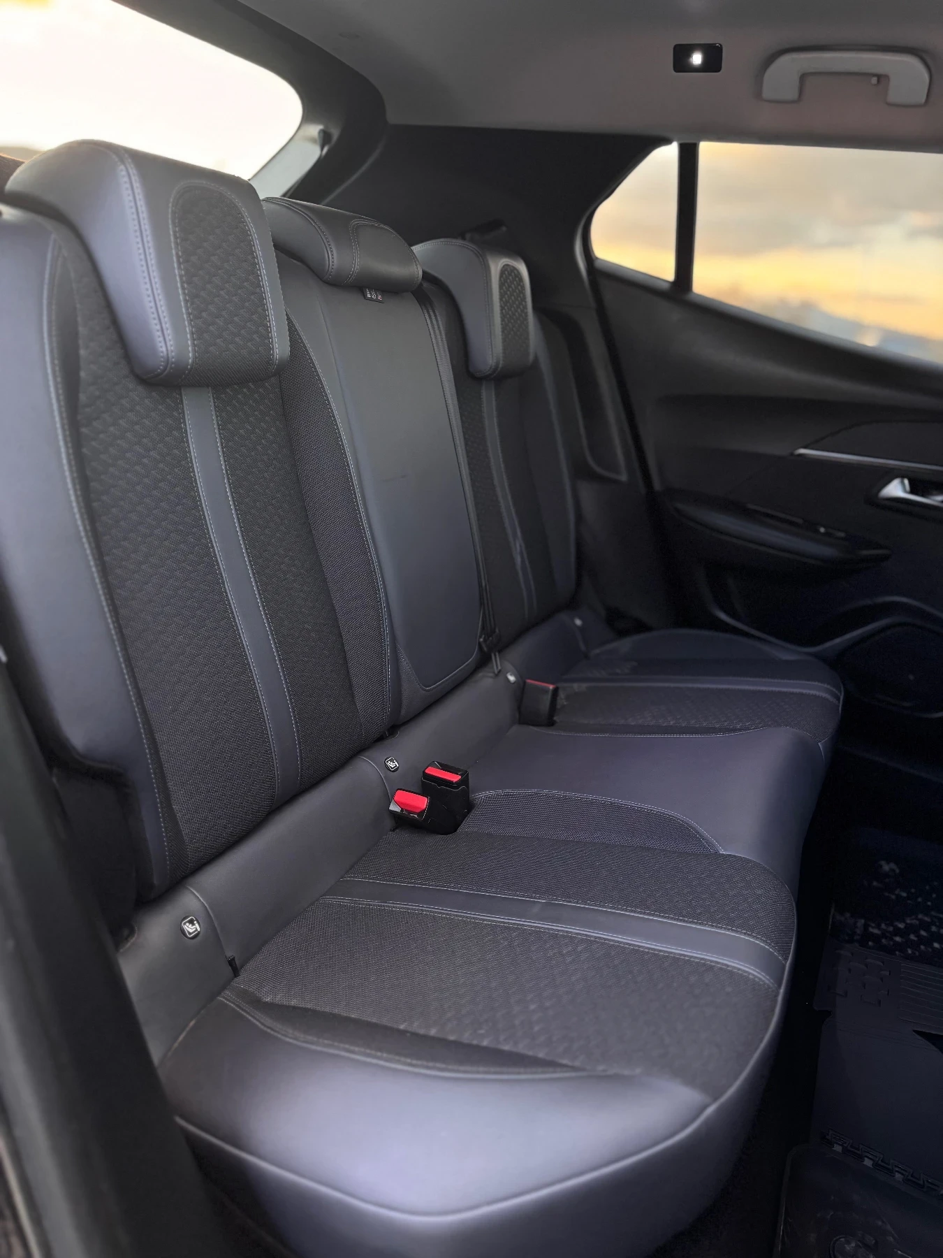 Peugeot 2008 EURO 6D, снимка 13 - Автомобили и джипове - 54152189