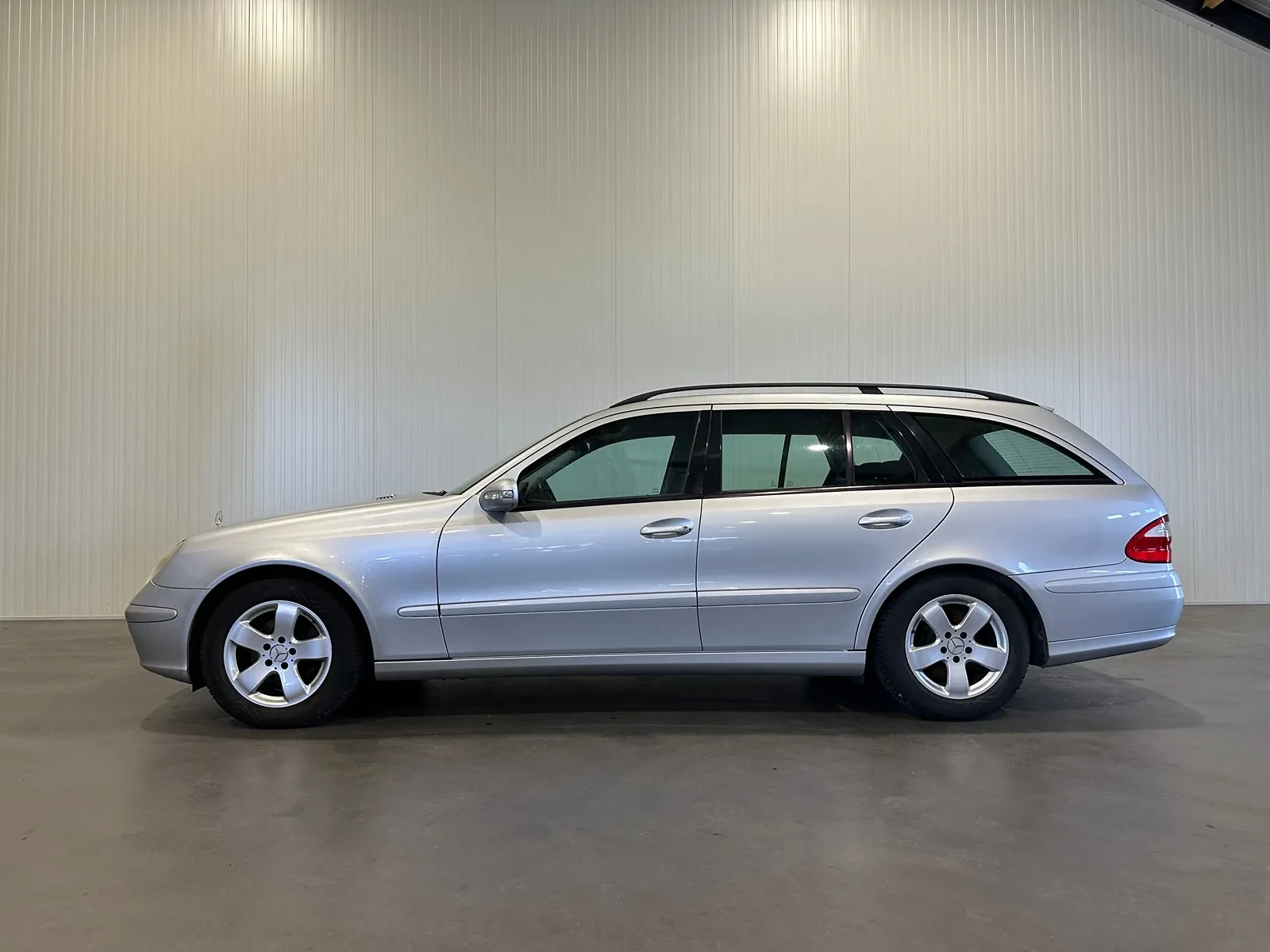 Mercedes-Benz E 200 E200 W211 Kompressor | 5G-Tronic | Запазен екземпл, снимка 5 - Автомобили и джипове - 54387952