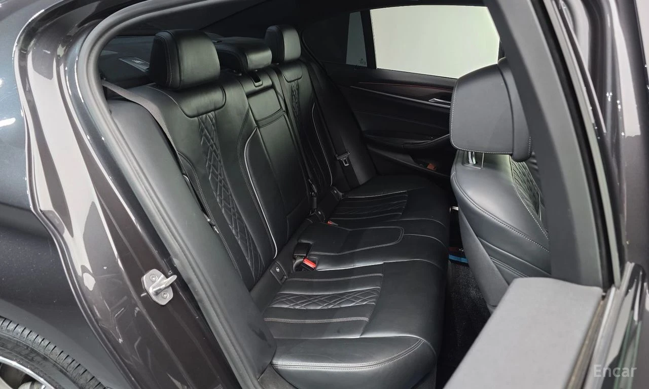 BMW 530 M* SPORT* ПОДГРЕВ* ОБДУХВАНЕ* 360КАМЕРА* ХЕДЪП* LA, снимка 15 - Автомобили и джипове - 54571253