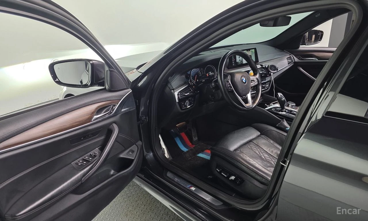 BMW 530 M* SPORT* ПОДГРЕВ* ОБДУХВАНЕ* 360КАМЕРА* ХЕДЪП* LA, снимка 6 - Автомобили и джипове - 54571253