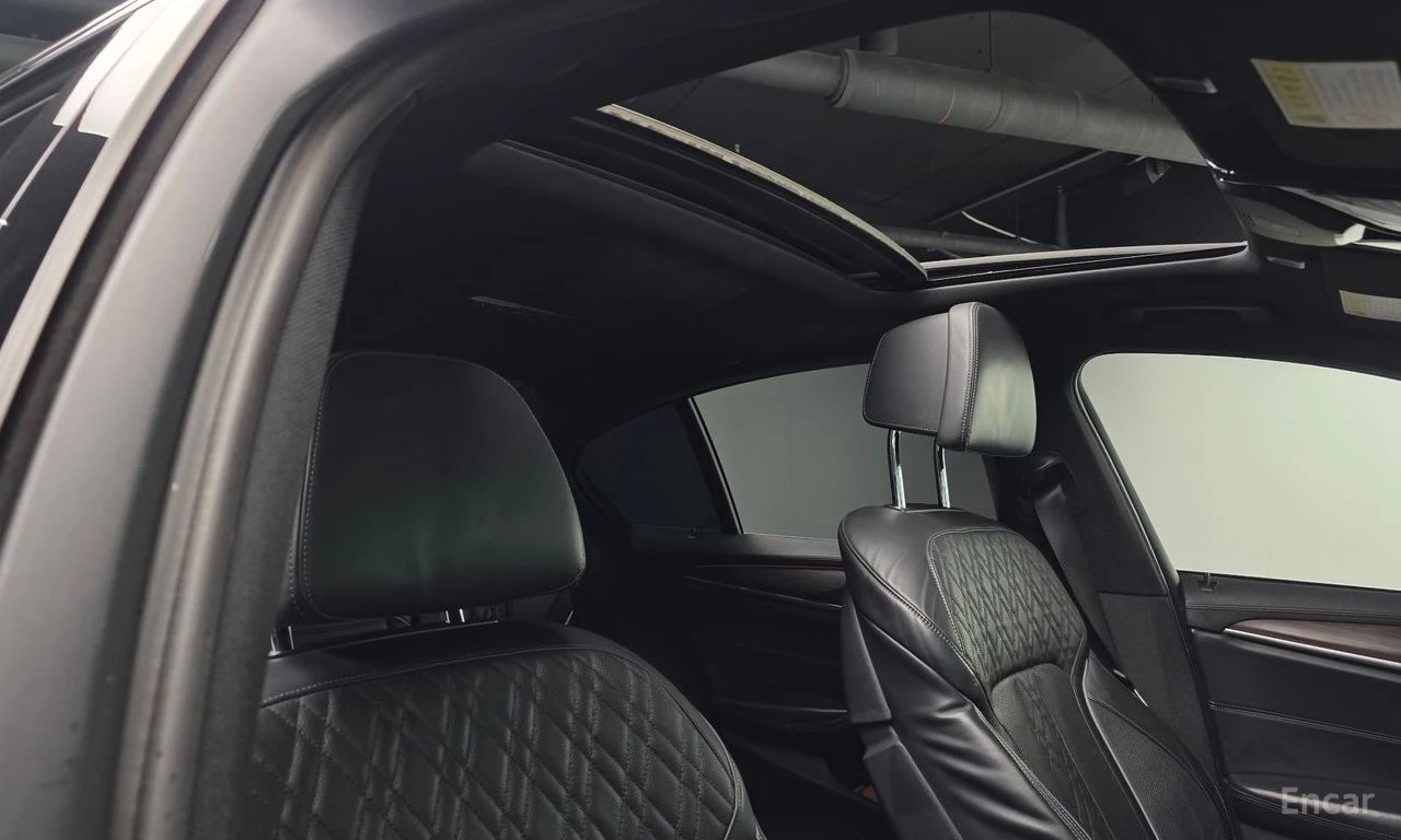 BMW 530 M* SPORT* ПОДГРЕВ* ОБДУХВАНЕ* 360КАМЕРА* ХЕДЪП* LA, снимка 14 - Автомобили и джипове - 54571253