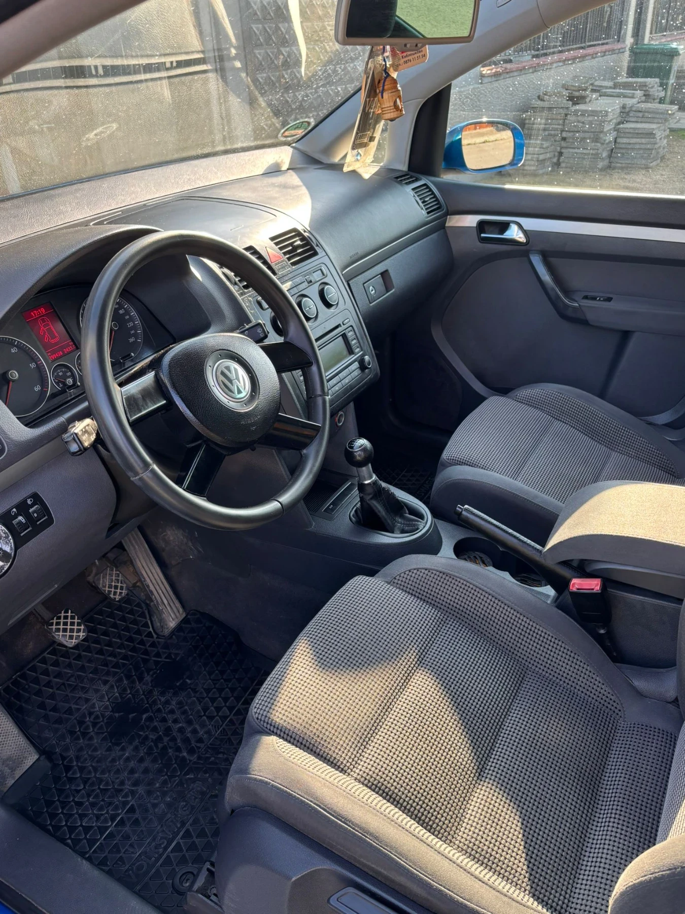 VW Touran, снимка 5 - Автомобили и джипове - 54649265