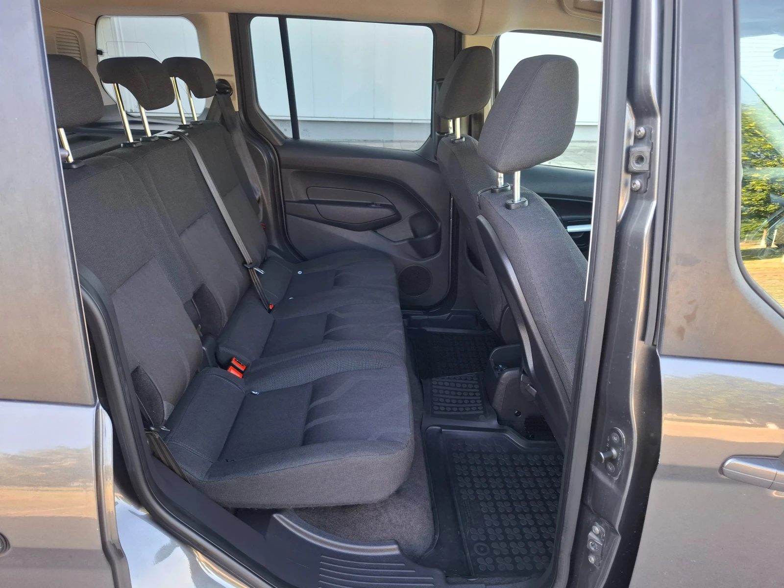 Ford Tourneo Connect 1.5dci, снимка 10 - Автомобили и джипове - 54976191