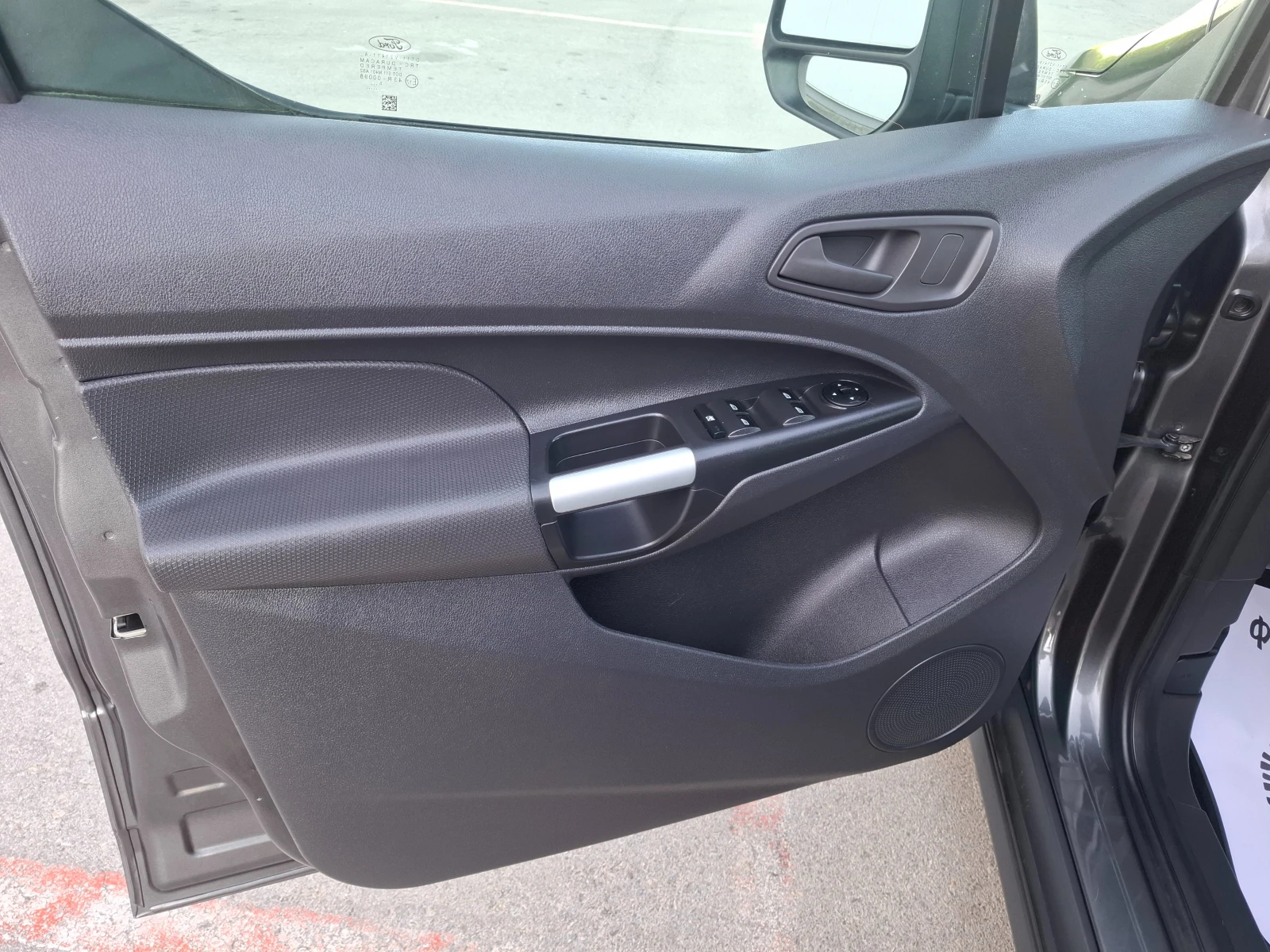 Ford Tourneo Connect 1.5dci, снимка 7 - Автомобили и джипове - 54976191