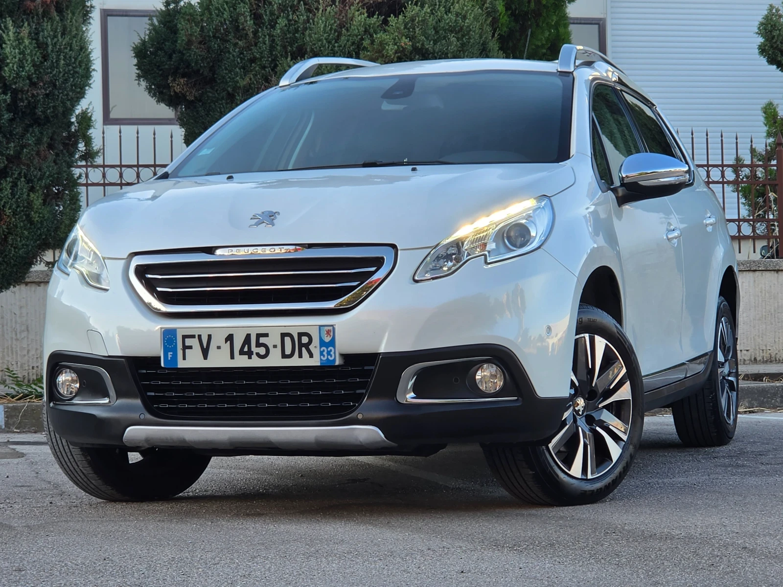 Peugeot 2008 1.6HDI 120hp * EURO 6 * НАВИ * ЛИЗИНГ * , снимка 5 - Автомобили и джипове - 55687337