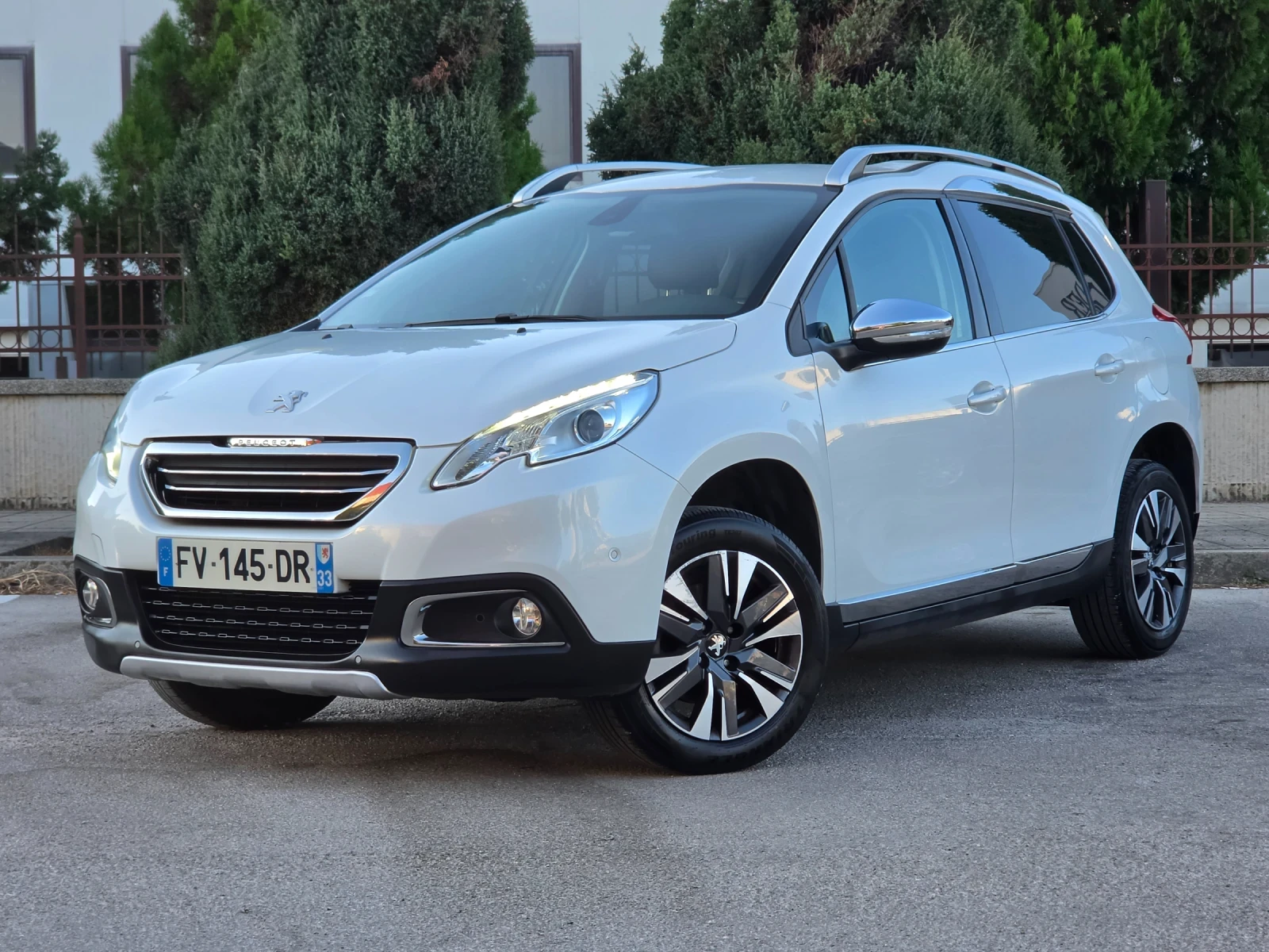 Peugeot 2008 1.6HDI 120hp * EURO 6 * НАВИ * ЛИЗИНГ * , снимка 4 - Автомобили и джипове - 55687337