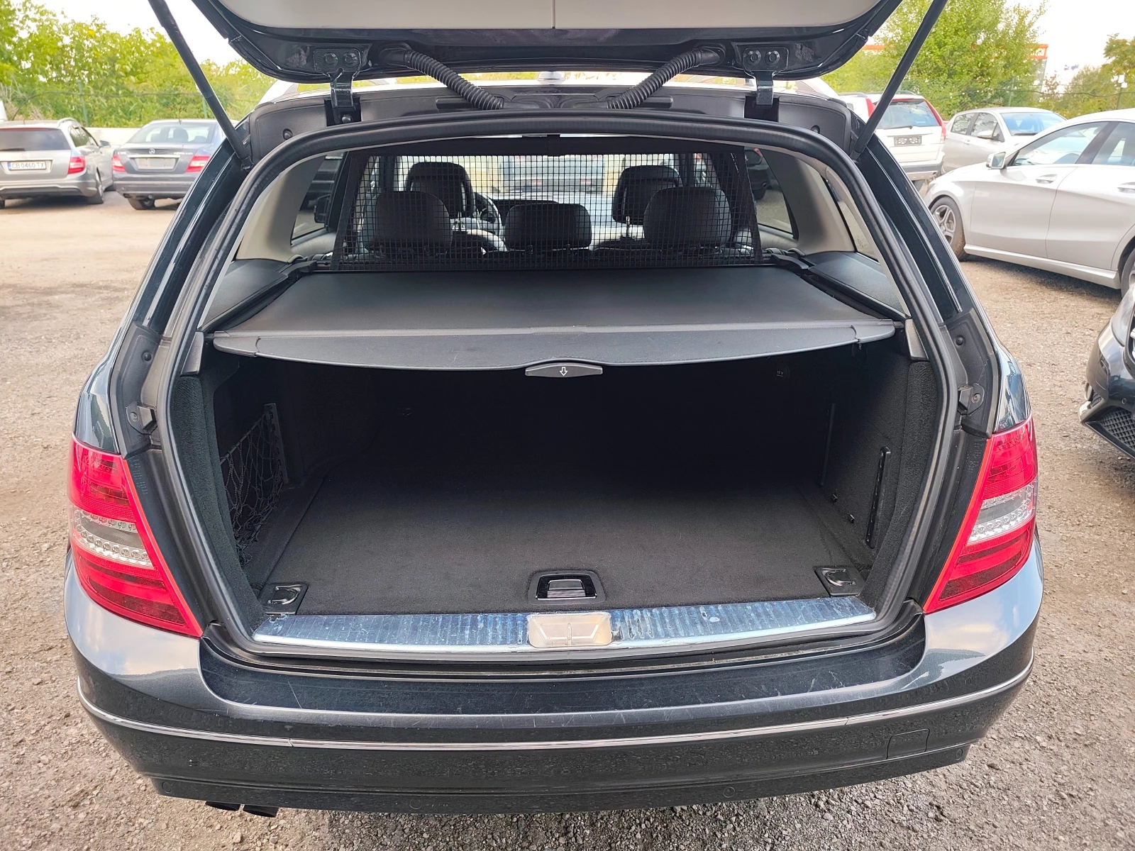 Mercedes-Benz C 180 i Avantgarde * КАТО НОВ* , снимка 13 - Автомобили и джипове - 55831820
