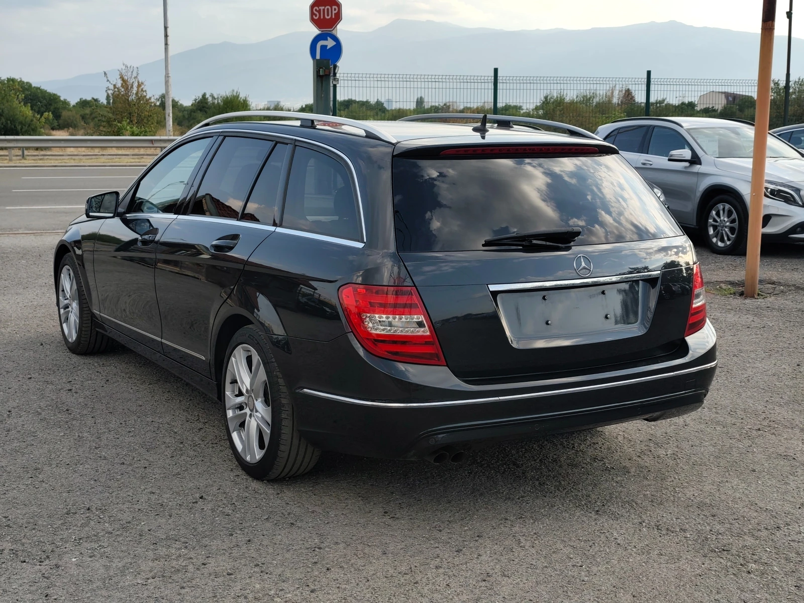 Mercedes-Benz C 180 i Avantgarde * КАТО НОВ* , снимка 4 - Автомобили и джипове - 55831820