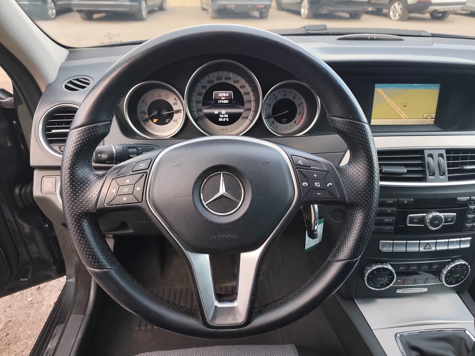 Mercedes-Benz C 180 i Avantgarde * КАТО НОВ* , снимка 7 - Автомобили и джипове - 55831820