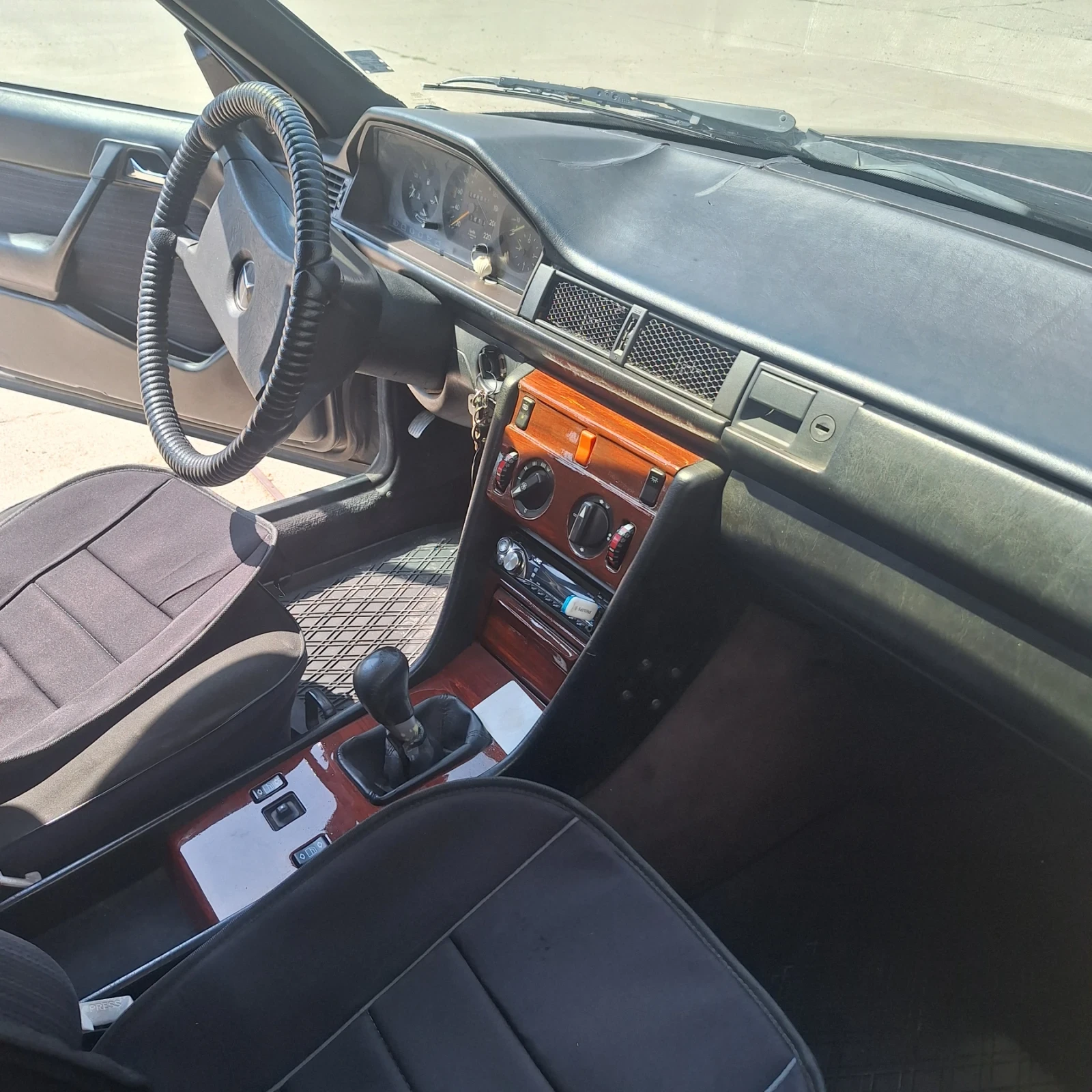 Mercedes-Benz 124 газ, снимка 3 - Автомобили и джипове - 55936218