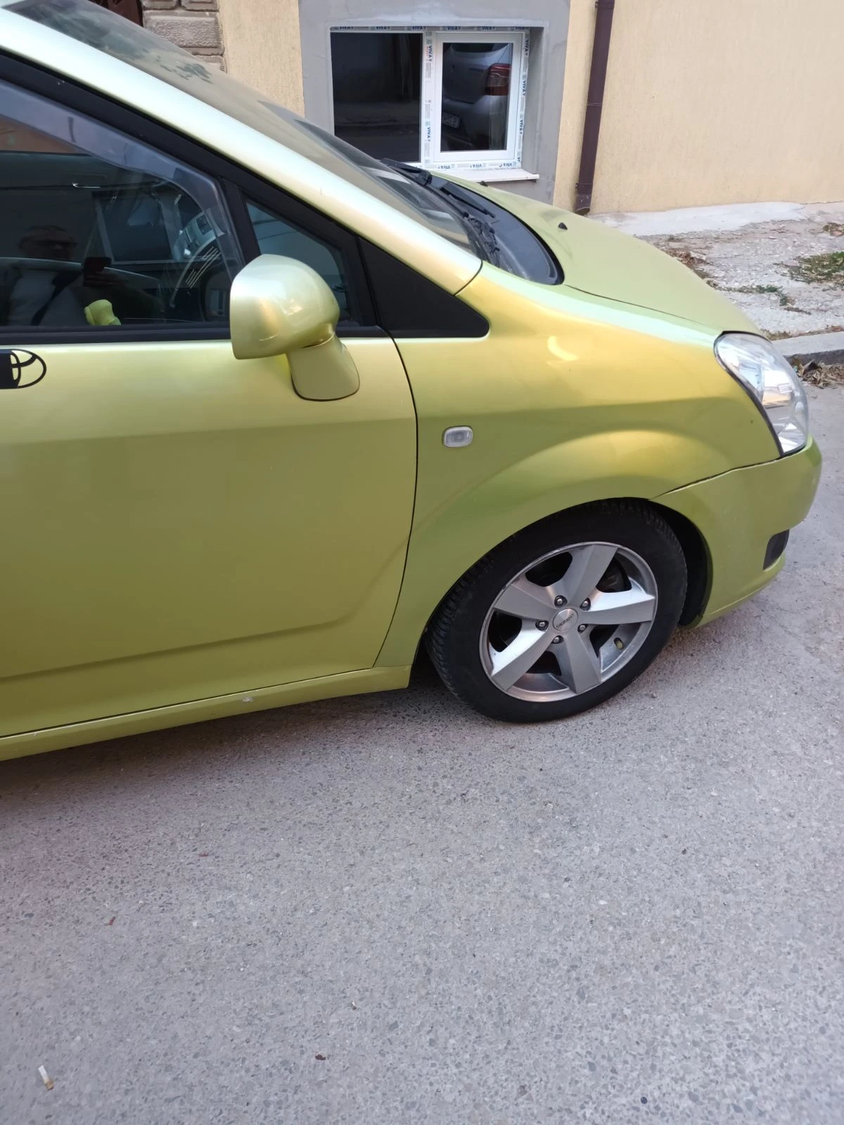 Toyota Corolla verso 1.8 Бензин - ГАЗ, снимка 10 - Автомобили и джипове - 56471499