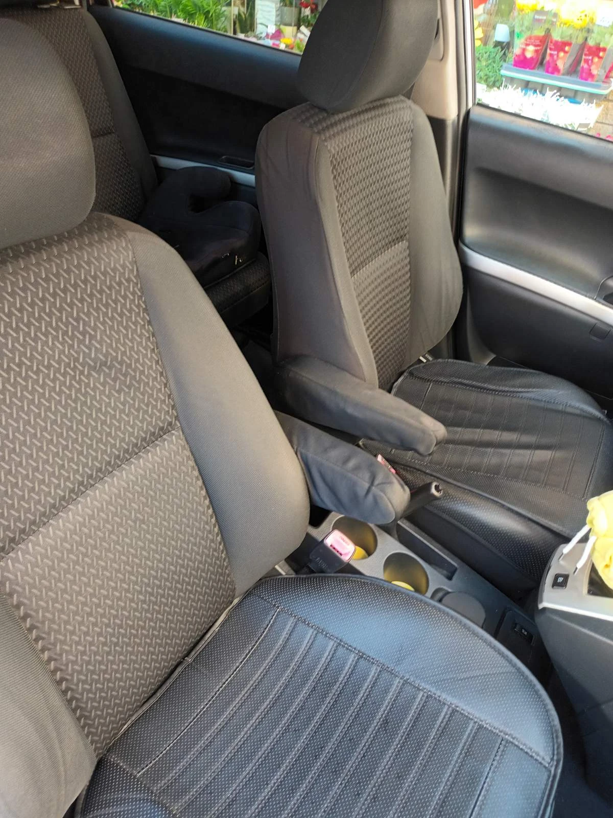 Toyota Corolla verso 1.8 Бензин - ГАЗ, снимка 5 - Автомобили и джипове - 56471499