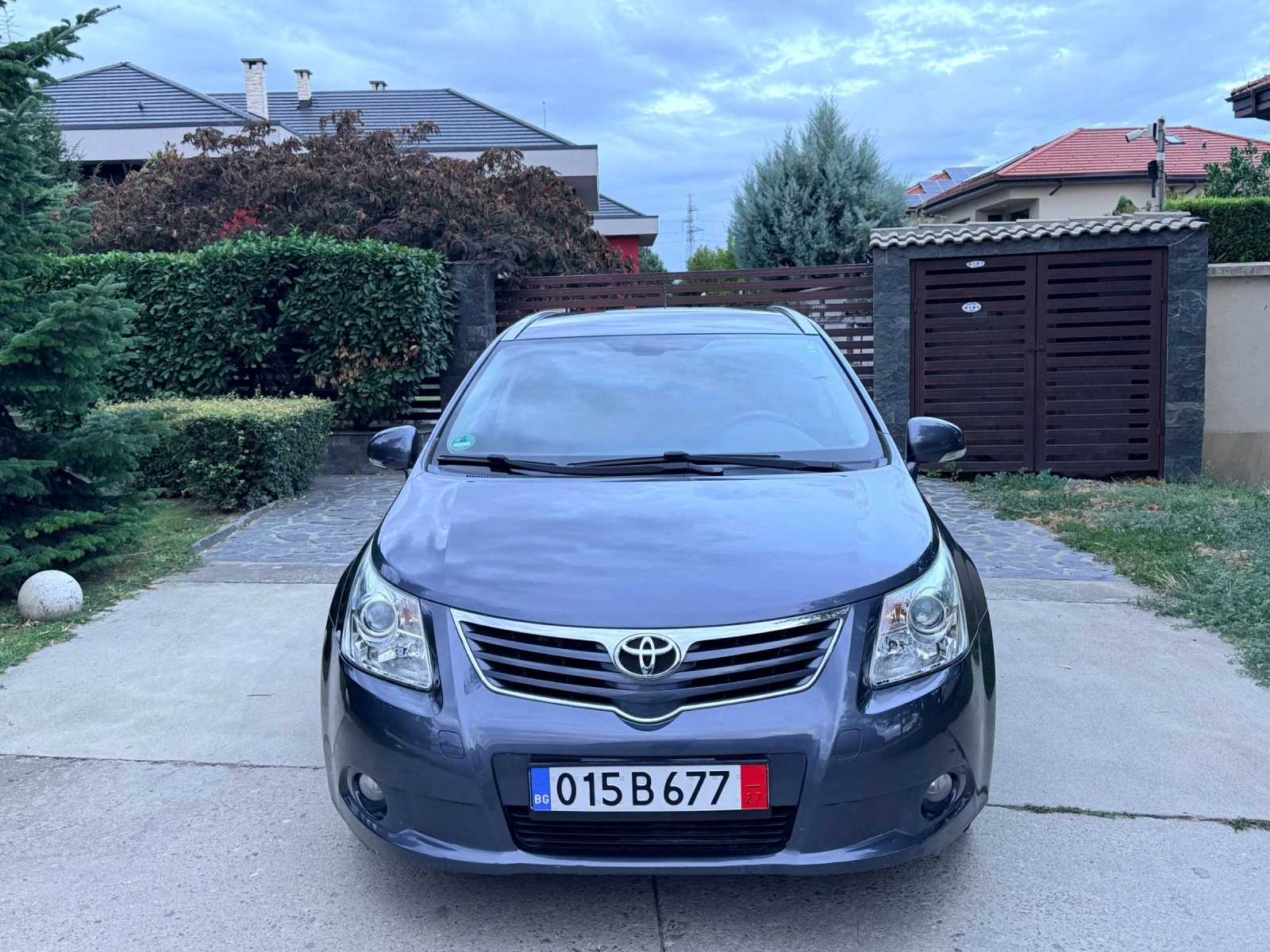 Toyota Avensis 2.0 БЕНЗИН, снимка 2 - Автомобили и джипове - 56170974
