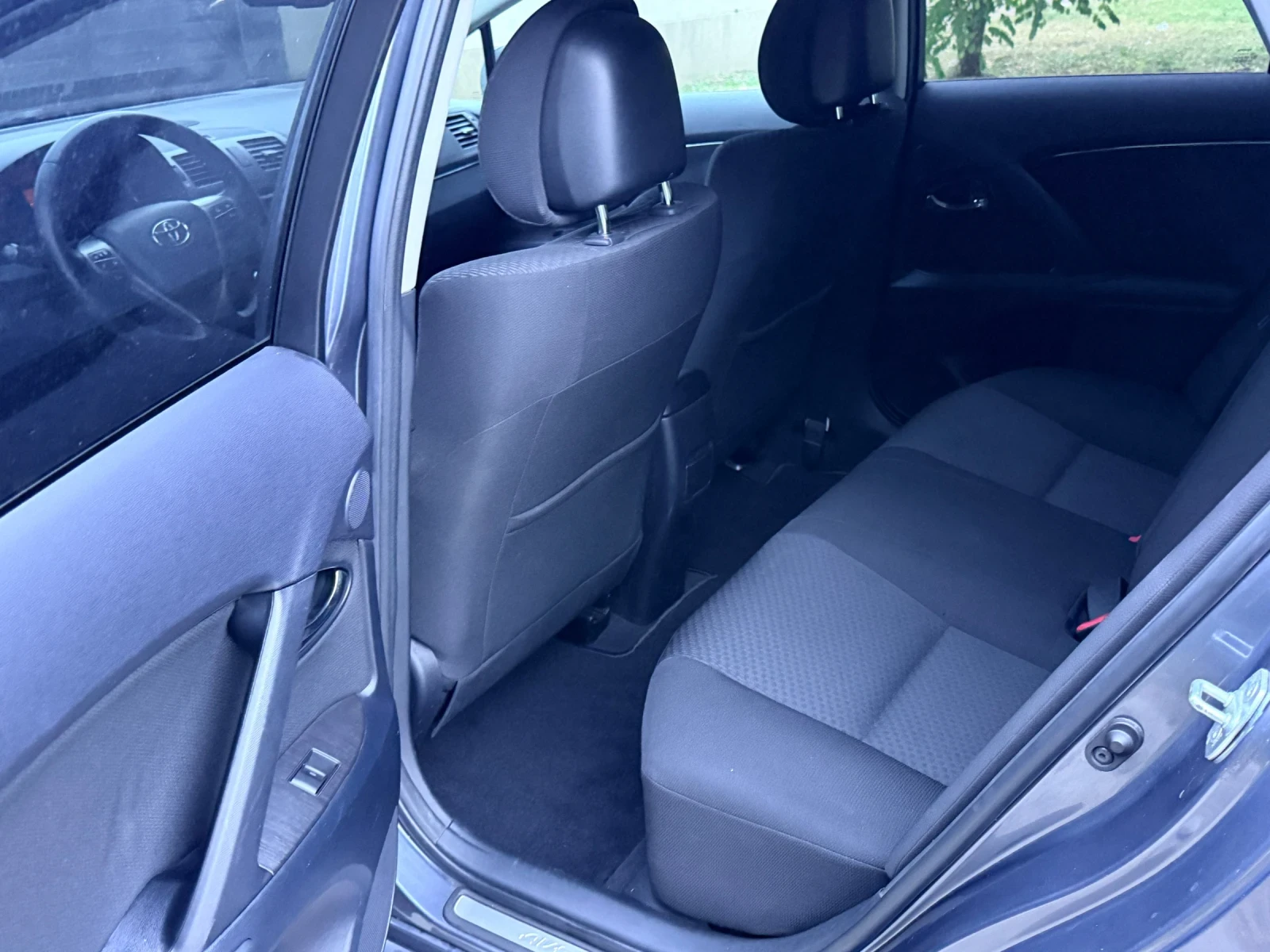 Toyota Avensis 2.0 БЕНЗИН, снимка 13 - Автомобили и джипове - 56170974