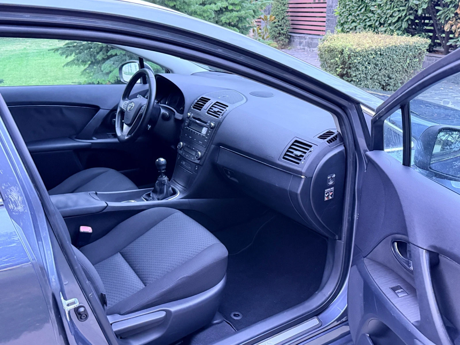 Toyota Avensis 2.0 БЕНЗИН, снимка 12 - Автомобили и джипове - 56170974