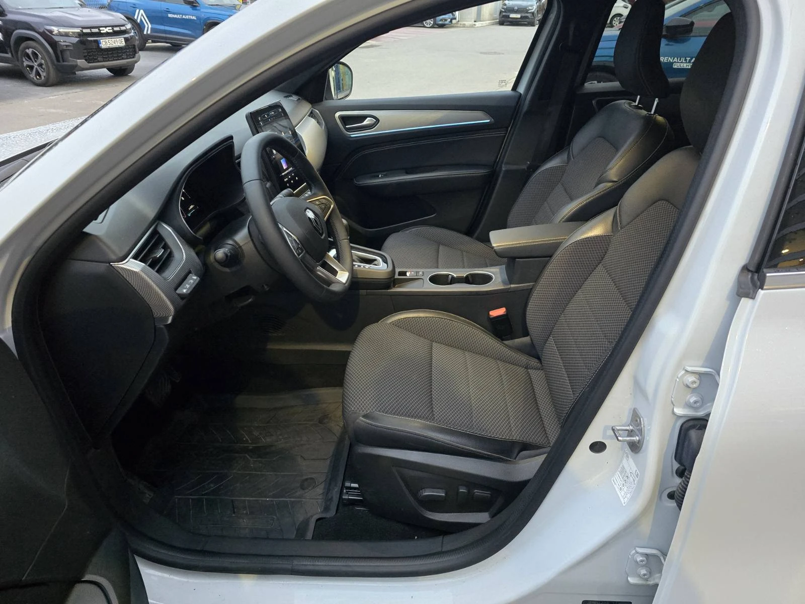 Renault Arkana E-TECH 1.6 Tce 95 S&S, снимка 14 - Автомобили и джипове - 56577693